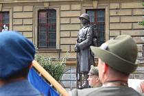 Takřka po 80 letech se do Hradce Králové vrátil pomník legionářů.