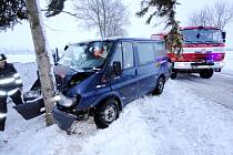 Havárie dodávky s přívěsným vozíkem v hradecké místní části Rusek.