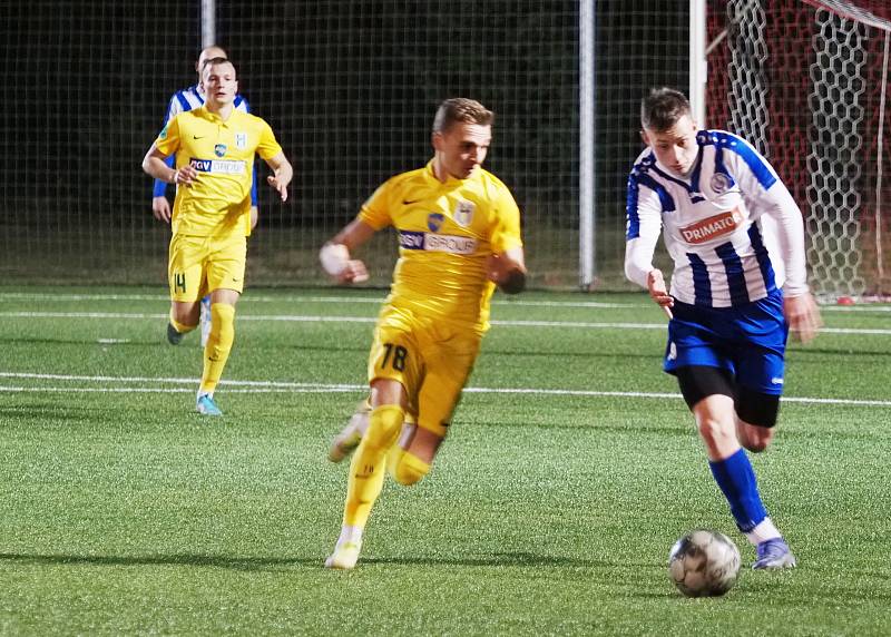 FC Polissja Žitomir (ve žlutém) versus FK Náchod 4:1 (1:0)