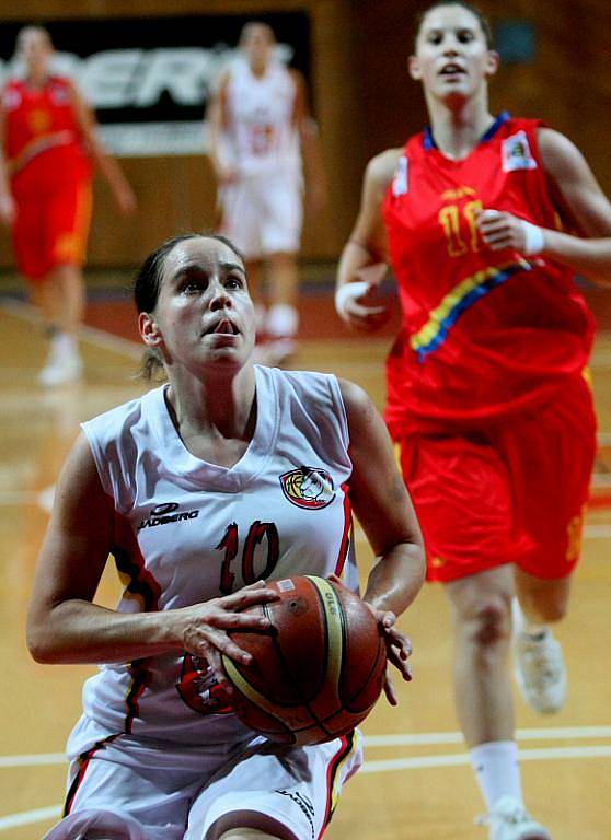 Hradecké basketbalistky vstoupily do nové sezony ŽBL impozantně. Na domácí palubovce porazily po přesvědčivém výkonu pražskou Spartu rozdílem 37 bodů 79:42.