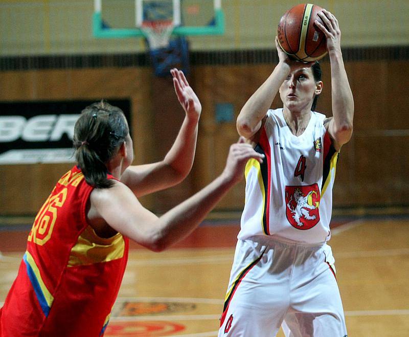 Hradecké basketbalistky vstoupily do nové sezony ŽBL impozantně. Na domácí palubovce porazily po přesvědčivém výkonu pražskou Spartu rozdílem 37 bodů 79:42.