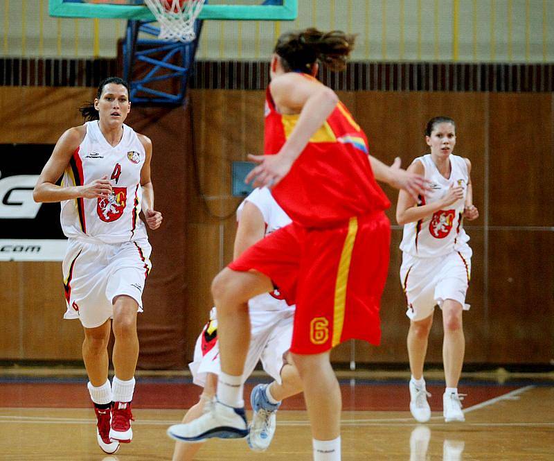 Hradecké basketbalistky vstoupily do nové sezony ŽBL impozantně. Na domácí palubovce porazily po přesvědčivém výkonu pražskou Spartu rozdílem 37 bodů 79:42.