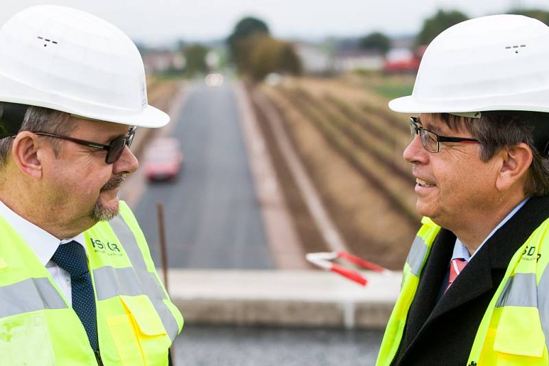 Ministr dopravy Dan Ťok při návštěvě stavby dálnice D11 u Hradce Králové.