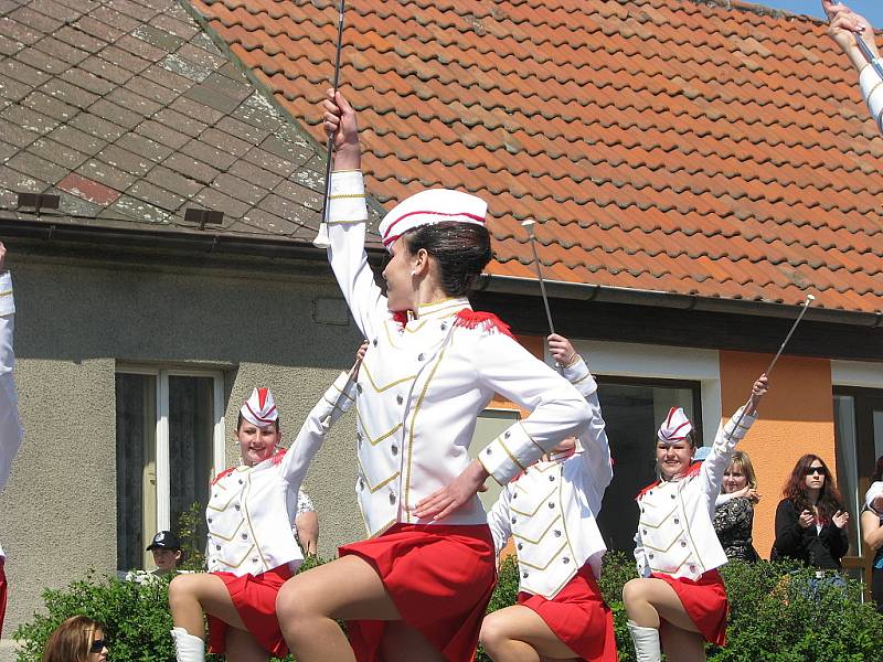 Mažoretky se v Chlumci představily při oblastním kole národního šampionátu.