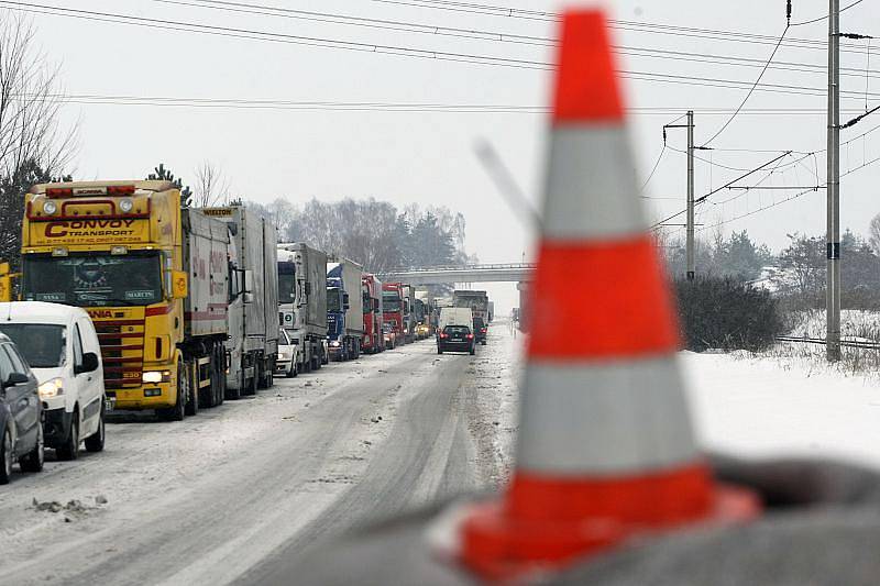 Nehoda u Jaroměře ve čtvrtek 28. ledna 2010.