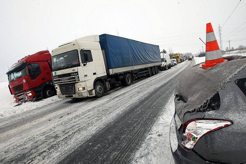 Nehoda u Jaroměře ve čtvrtek 28. ledna 2010.