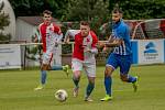 VÝSLEDKOVĚ JASNÁ ZÁLEŽITOST. Favorizovaná Slavia Hradec Králové (v červenobílém) si na domácím trávníku v Orlické kotlině poradila s Libčany, které rozstřílela vysoko 5:1.