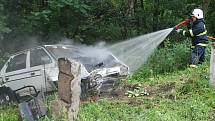 Havárie automobilu na plynový pohon u Blešna v pondělí 29. června 2009.