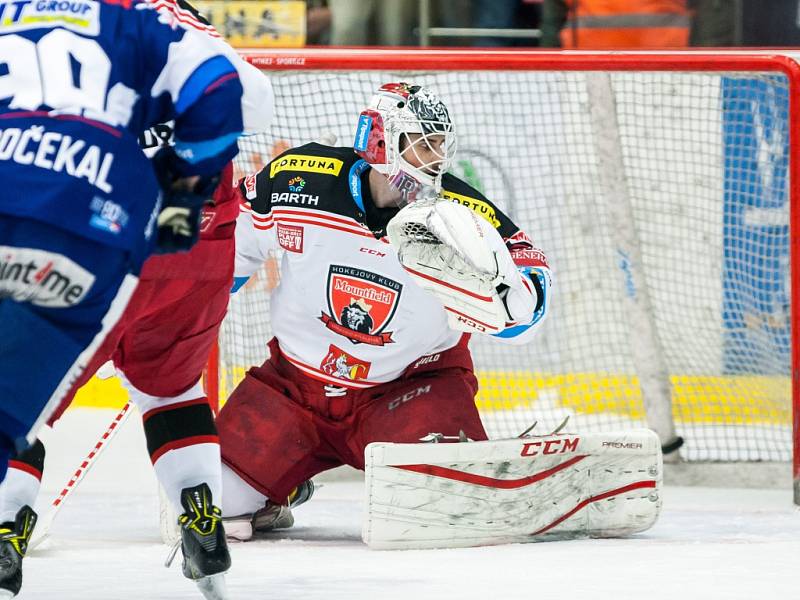 Semifinále Generali play off hokejové extraligy: Mountfield HK - HC Kometa Brno.