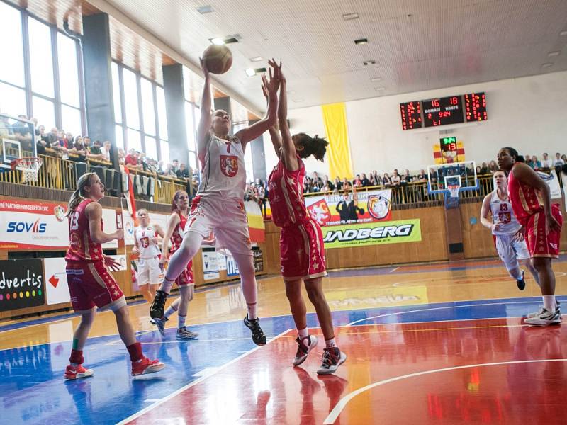 Ženská basketbalová liga - čtvrtfinále play off: TJ Sokol Hradec Králové - BLK Slavia Praha.