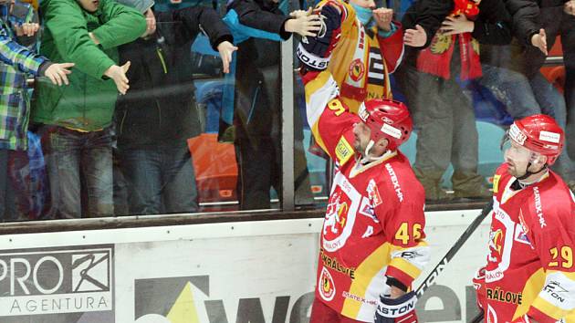 Play off I. hokejové ligy - 3. čtvrtfinále: HC VCES Hradec Králové - HC Dukla Jihlava.