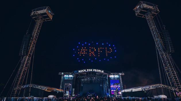 Páteční program hradeckého hudebního festivalu Rock for People 2023 byl opět pestrý.