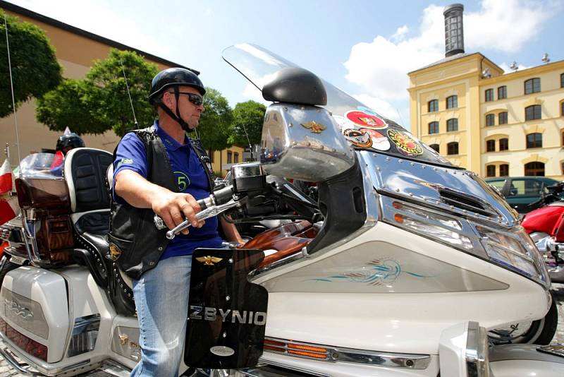 Dostaveníčko motocyklů značky Honda v Hradci Králové.