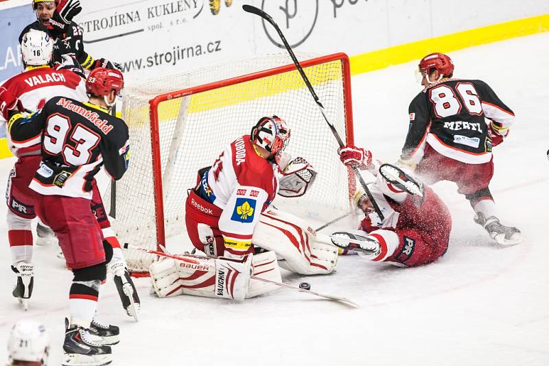 Hokejová extraliga: Mountfield HK - HC Slavia Praha.