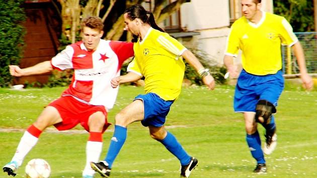 Okresní přebor ve fotbale: Boharyně - Slavia Hradec Králové B.