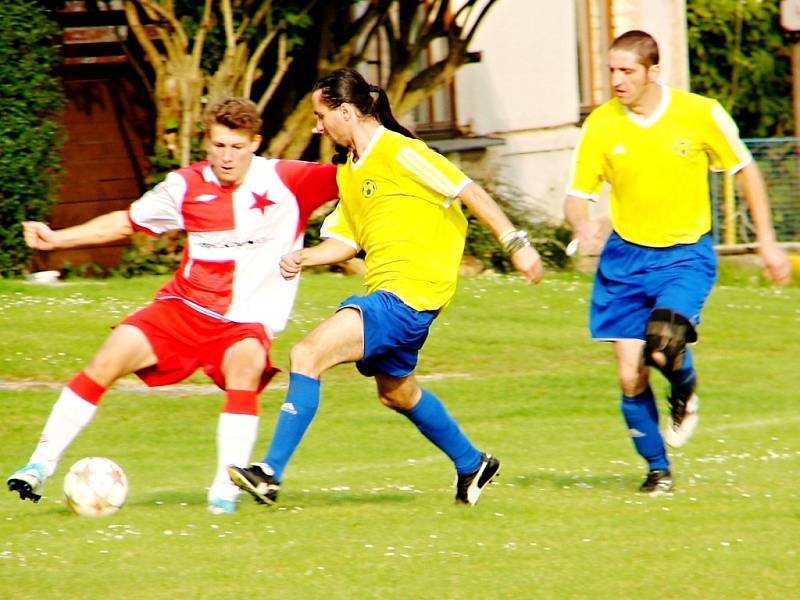 Okresní přebor ve fotbale: Boharyně - Slavia Hradec Králové B.