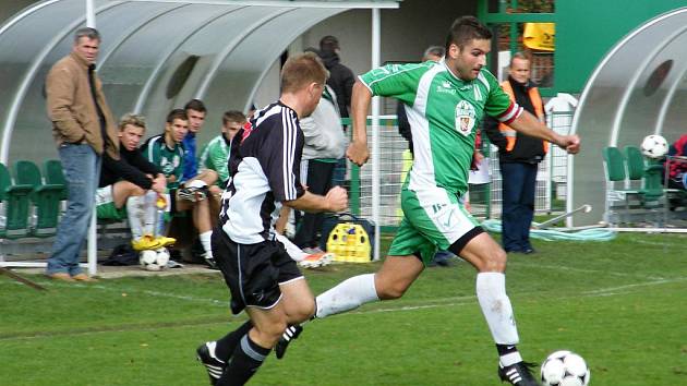 Krajský přebor: Fotbalové městské derby Olympia Hradec Králové - Nový Hradec Králové.