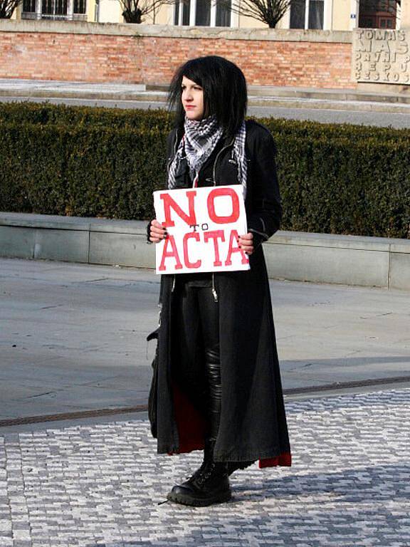 Lidé projevili nesouhlas s mezinárodní protipirátskou dohodou ACTA.