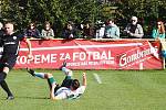 Televizní duel I. A třídy Stěžery (v tmavém) vs. Kunčice 1:5.