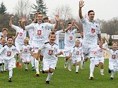 Fotografování fotbalistů oddílu FC Hradec Králové na novoroční přání pro rok 2014.