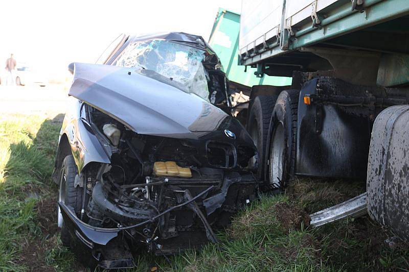 7. dubna 2010. U Libišan se ve vysoké rychloti střetlo BMW s nákladním vozidlem. Řidič osobního BMW z Českobudějovicka náraz nepřežil.