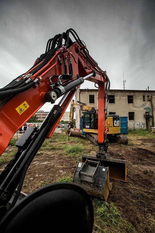 Zahájení prací na stavbě domu odlehčovací služby Honkova v Hradci Králové.