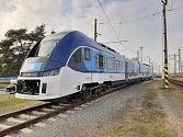 Nové motorové jednotky řady 847 od společnosti PESA vyjedou i na vybrané tratě v Královéhradeckém kraji.