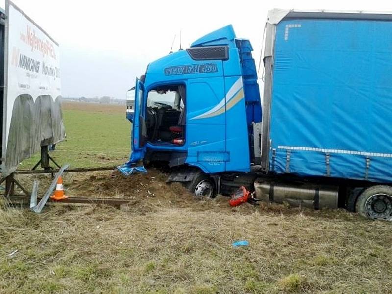 Smrtelná nehoda na silnici I. třídy č. 11 mezi Hřibskem a Vlčkovicemi na Královéhradecku.