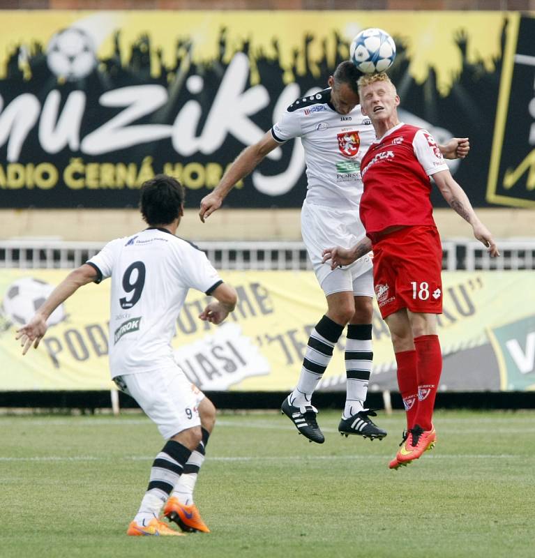 Fotbalová národní liga: FC Hradec Králové - FK Pardubice.