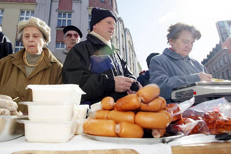 V úterý se konal již čtvrtý ročník Královéhradeckého krajského masopustu na Baťkově náměstí. Součástí masopustu byla i tradiční zabijačka