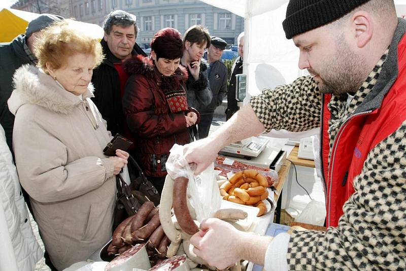 V úterý se konal již čtvrtý ročník Královéhradeckého krajského masopustu na Baťkově náměstí. Součástí masopustu byla i tradiční zabijačka