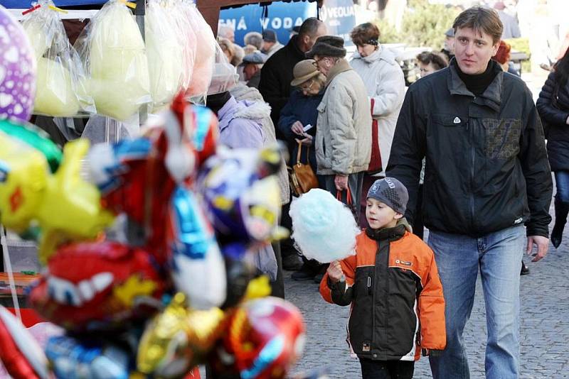 V úterý se konal již čtvrtý ročník Královéhradeckého krajského masopustu na Baťkově náměstí. Součástí masopustu byla i tradiční zabijačka