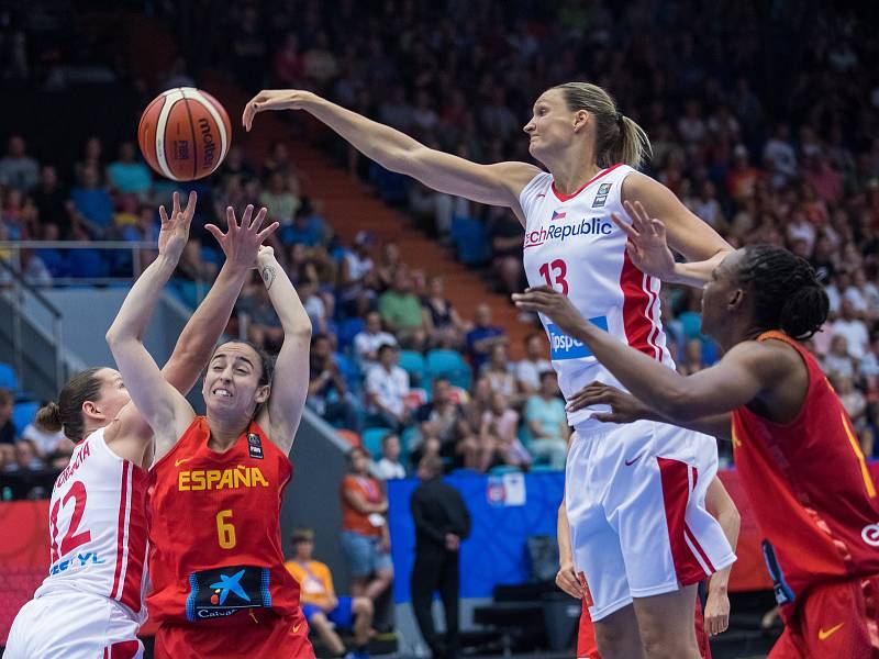 Mistrovství Evropy basketbalistek v Hradci Králové: České republika - Španělsko.