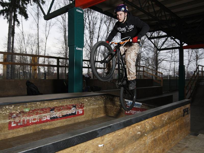 Skatepark pro příznivce adrenalinových sportů v Šimkových sadech v Hradci Králové.