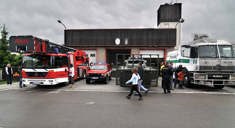 Hasiči v Černilově 16. května.