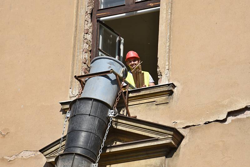 Stavbaři na místě už nějaký čas pracují. Nově odhalené hradby mají být k vidění v nové budově.