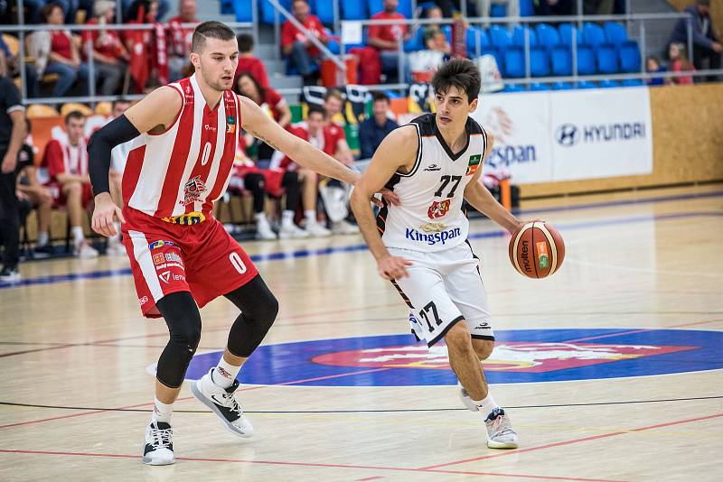 Basketbalová Kooperativa NBL: Kingspan Královští sokoli Hradec Králové - BK JIP Pardubice.