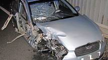 Havárie osobního automobilu Hyundai Accent na světelné křižovatce ulic Rašínova třída a Veverkova v Hradci Králové.