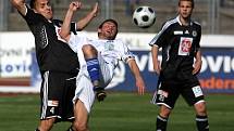 Fotbal, 2. liga: Vítkovice - FC Hradec (v černém)