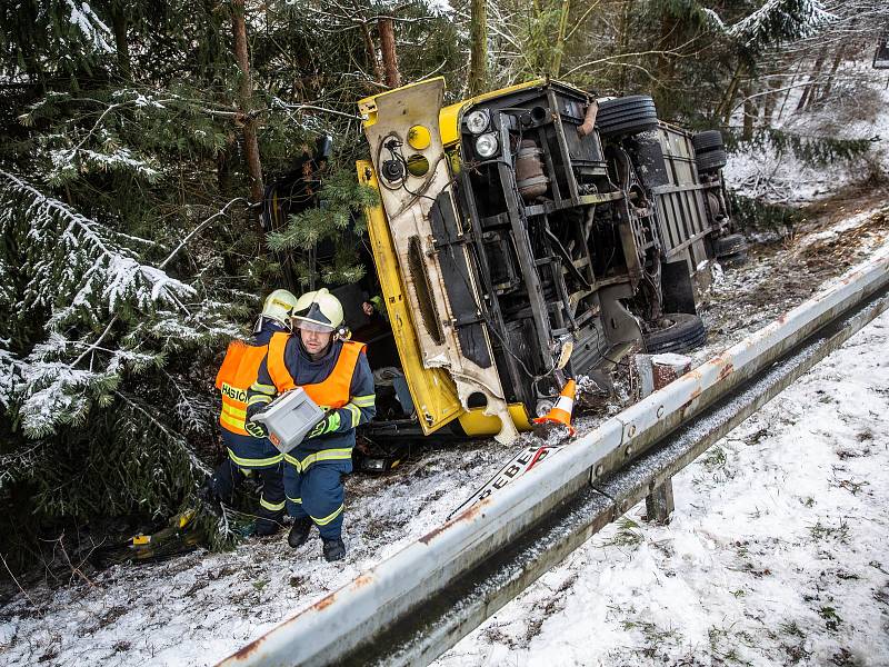 Havárie autobusu u Třebechovic pod Orebem.