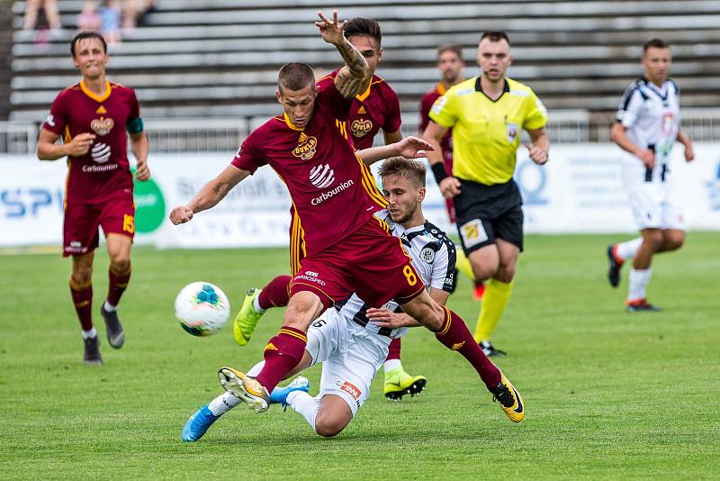 Fotbalová FORTUNA:NÁRODNÍ LIGA: FC Hradec Králové - FK Dukla Praha.