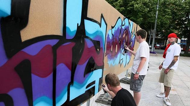 Graffiti Street Jam na Ulrichově náměstí v Hradce Králové.