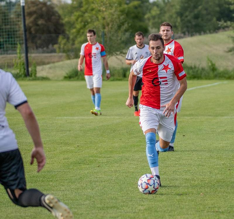 Jan Labík ze Slavie Hradec během víkendového zápasu ve Vysoké.