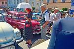 Veterán rallye uspořádal místní Klub přátel historických vozidel po 26. a krásnými samohyby se kochaly stovky lidí.