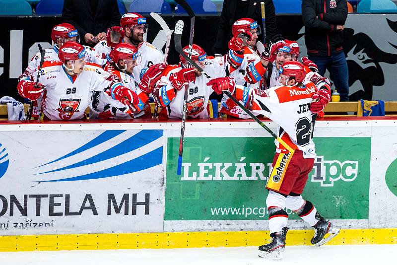 Předkolo hokejového Generali play off Tipsport extraligy: Mountfield HK - HC Energie Karlovy Vary.