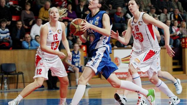 Ženská basketbalová liga: Sokol Hradec Králové - Kara Trutnov.