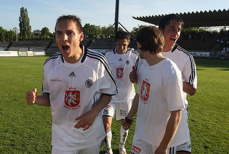 Oslavy postupu FC Hradec do 1. ligy po utkání s Duklou Praha (neděle 23. května 2010).