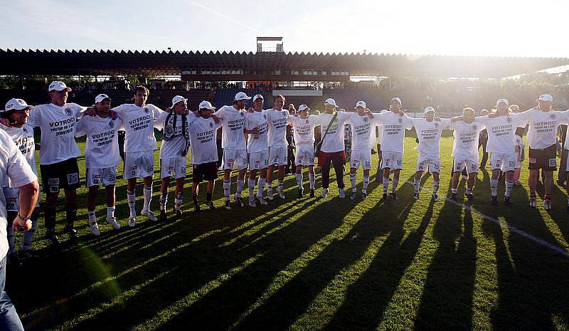 Oslavy postupu FC Hradec do 1. ligy po utkání s Duklou Praha (neděle 23. května 2010).