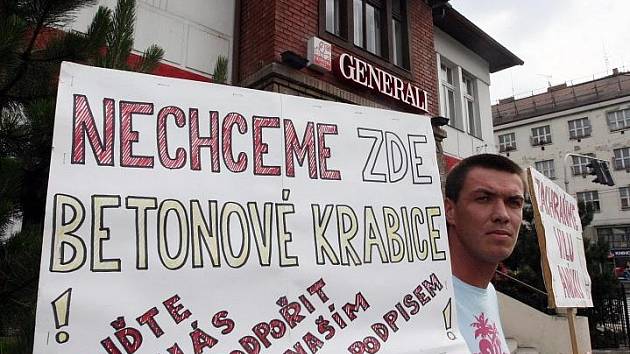 Protest před vilou Aničkou proti jejímu zbourání v pátek 3. července 2009.