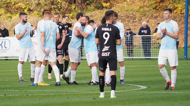 3. kolo MOL Cupu: FK Chlumec nad Cidlinou (ve světlém) - FC Hradec Králové 0:4.